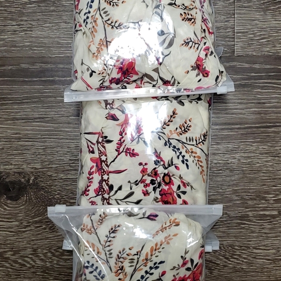 Ruffle Hem V-Neck Floral Dress 😍 - Picture 7 of 7